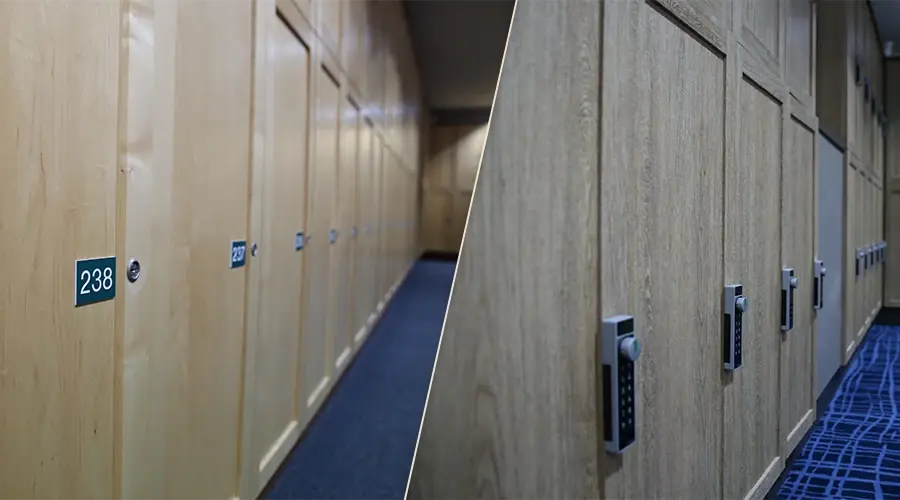 Porównanie szafek w szatni przed i po renowacji z wykorzystaniem folii architektonicznych. Po lewej stronie widoczne są szafki w jasnym, jednolitym kolorze z plastikowym wykończeniem. Po prawej stronie efekt po oklejaniu – powierzchnia imitująca naturalne drewno o wyraźnym usłojeniu i ciepłej, naturalnej kolorystyce. Zastosowanie folii do mebli Cover Styl pozwoliło uzyskać elegancki wygląd drewna bez wymiany całej zabudowy. Metamorfoza jest przykładem praktycznego zastosowania technologii renowacji mebli folią prezentowanej podczas szkoleń i webinarów z oklejania mebli oraz folii architektonicznych.