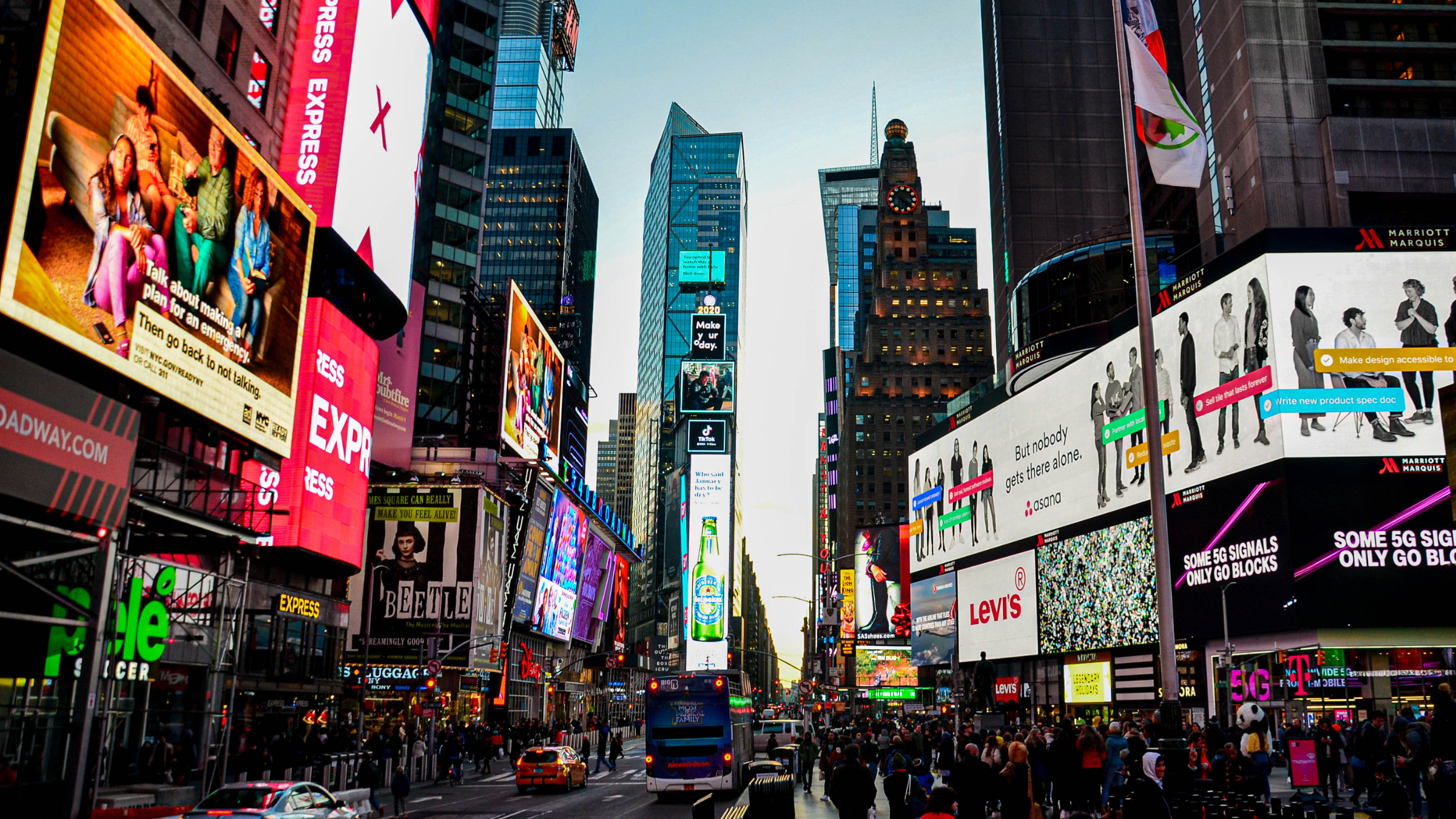 Programmatic DOOH Advertising: 4 Trends to Expect in 2023